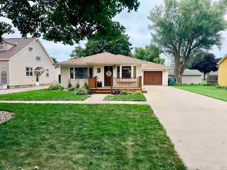 315 2ND ST NW, Orange City, IA 51041 - #3