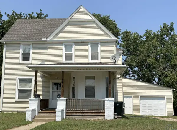 3427 Garretson Ave, Sioux City, IA 51106