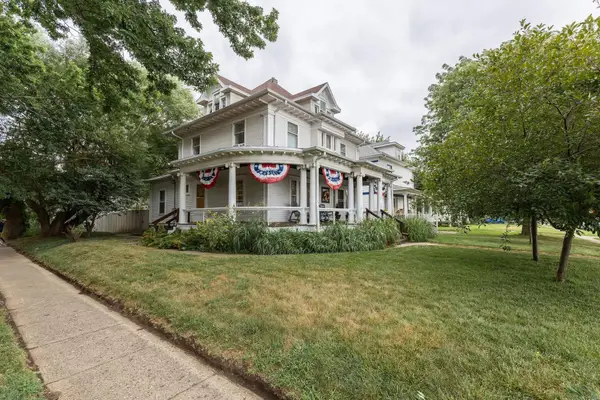 1402 S NEWTON ST, Sioux City, IA 51106
