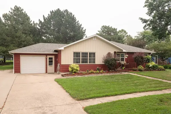 513 DELAWARE AVE NW, Orange City, IA 51041