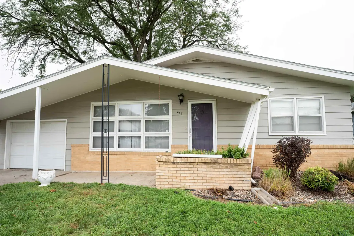 215 E 32nd Street, South Sioux City, NE 68776 - #1