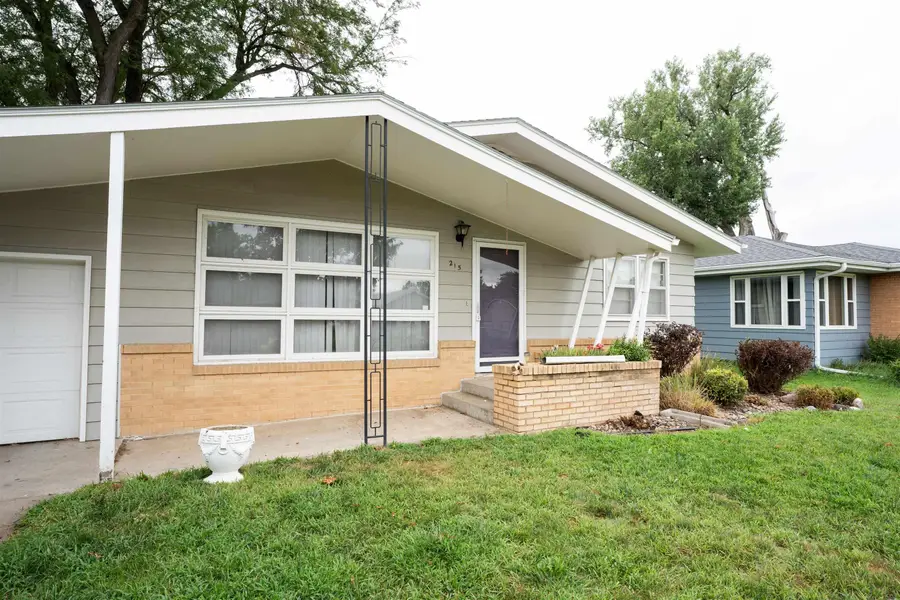 215 E 32nd Street, South Sioux City, NE 68776 - #2