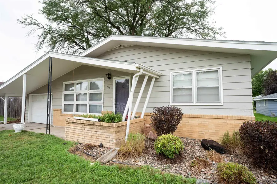 215 E 32nd Street, South Sioux City, NE 68776 - #3
