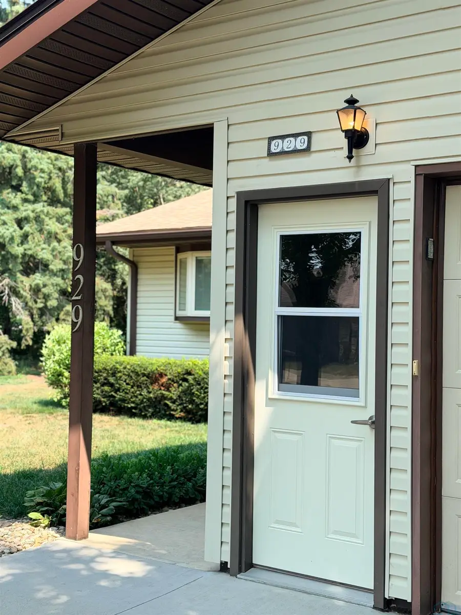 929 ANGIER DR, Storm Lake, IA 50588 - #3