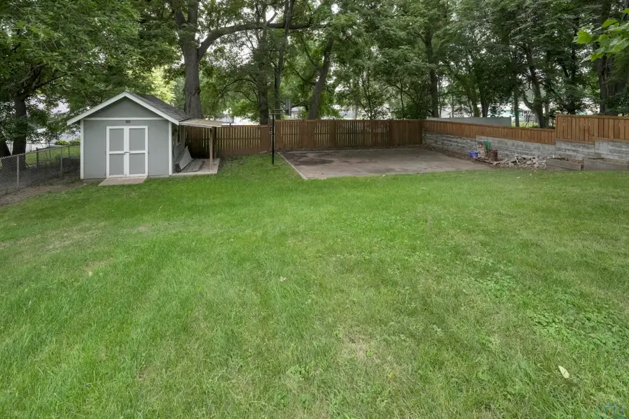 3315 LINDENWOOD ST, Sioux City, IA 51104 - #2