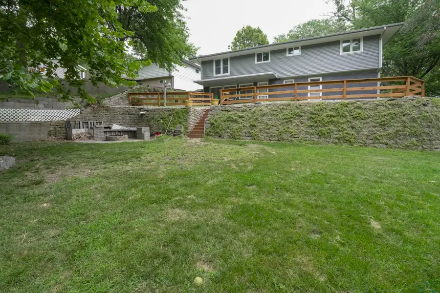3315 LINDENWOOD ST, Sioux City, IA 51104 - #3