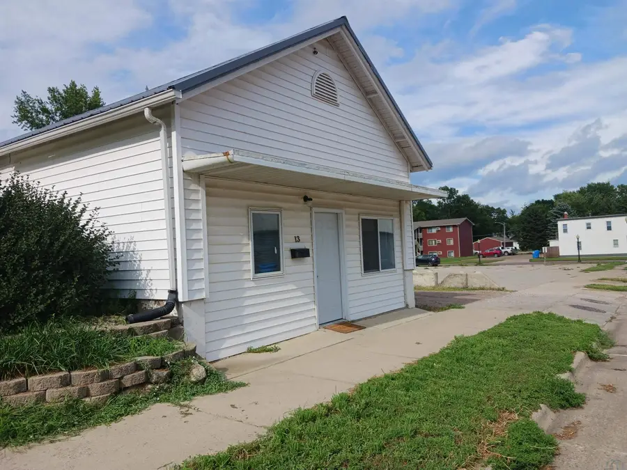13 W National, Vermillion, SD 57069 - #2