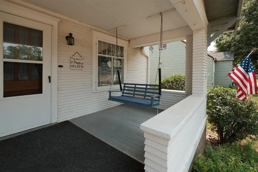 1418 Division Street, Hull, IA 51239 - #3