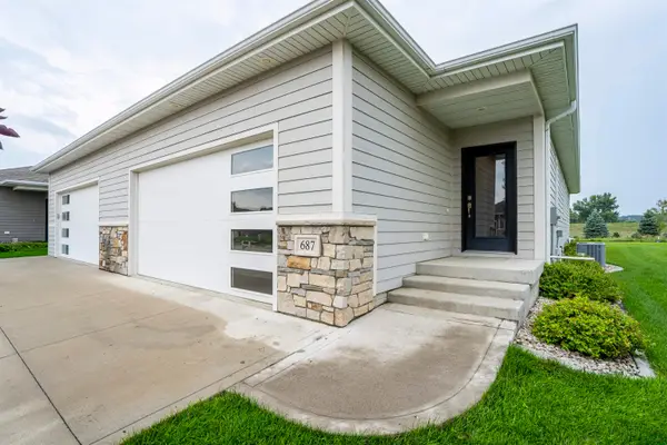 687 Prairie Blvd, Dakota Dunes, SD 57049