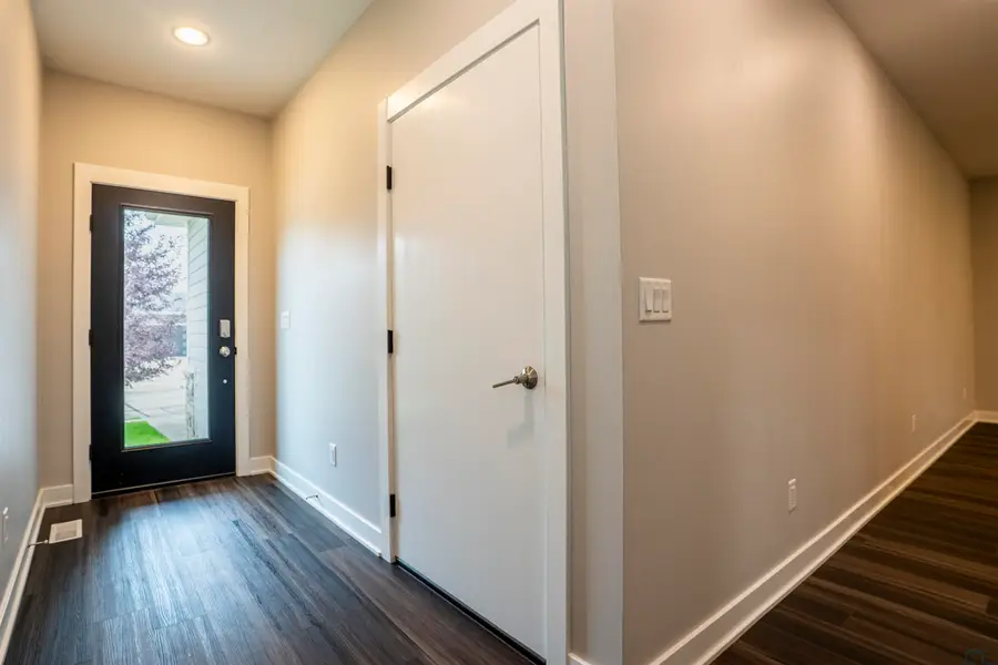 687 Prairie Blvd, Dakota Dunes, SD 57049 - #2