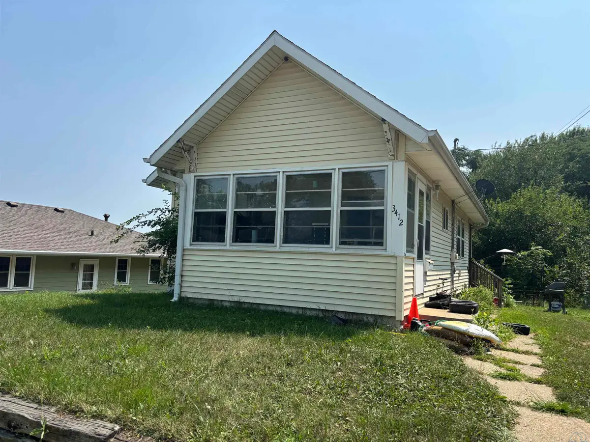 3412 Marshall Ave, Sioux City, IA 51106 - #1