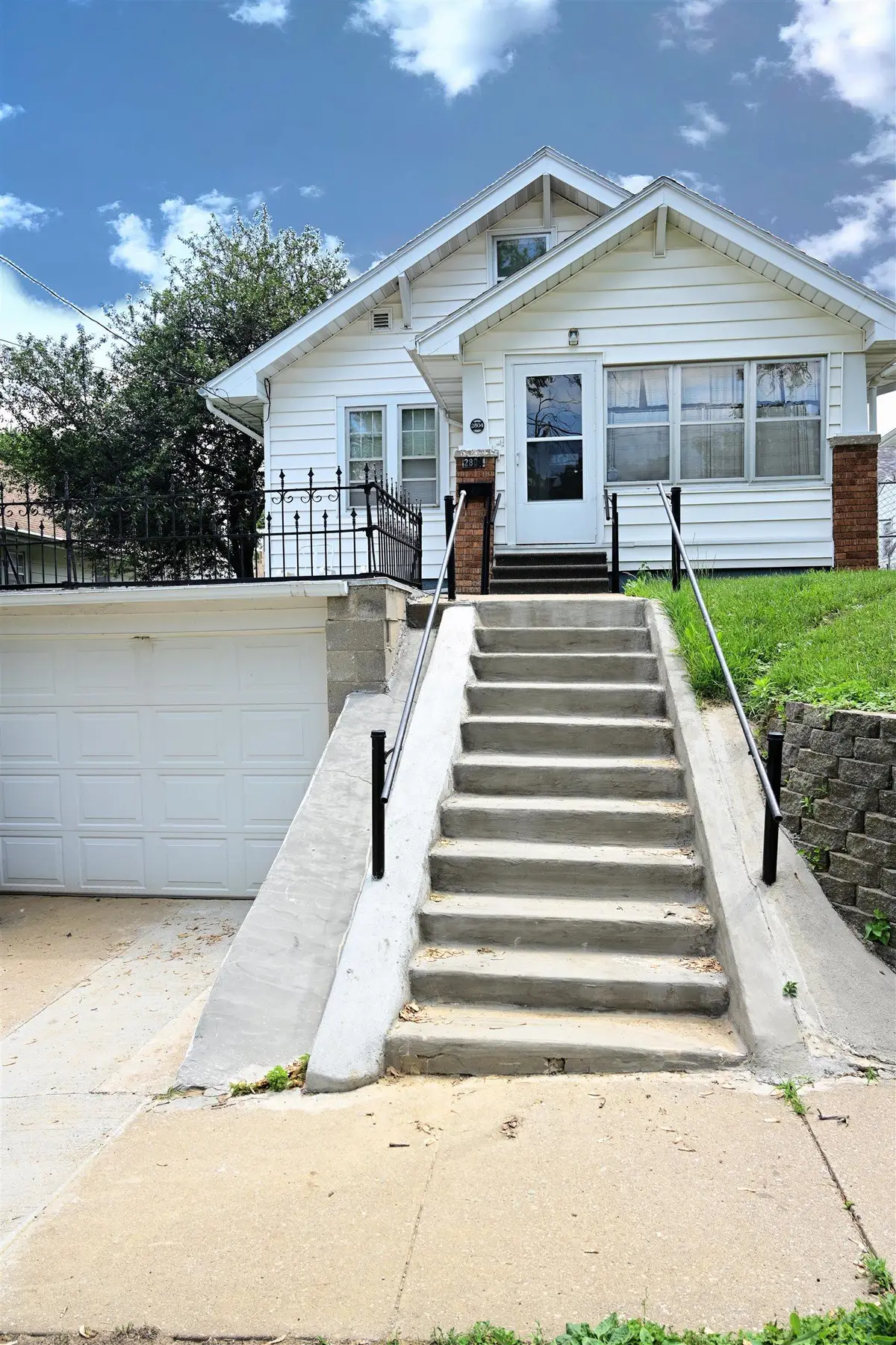 2804 Dodge, Sioux City, IA 51106 - #1