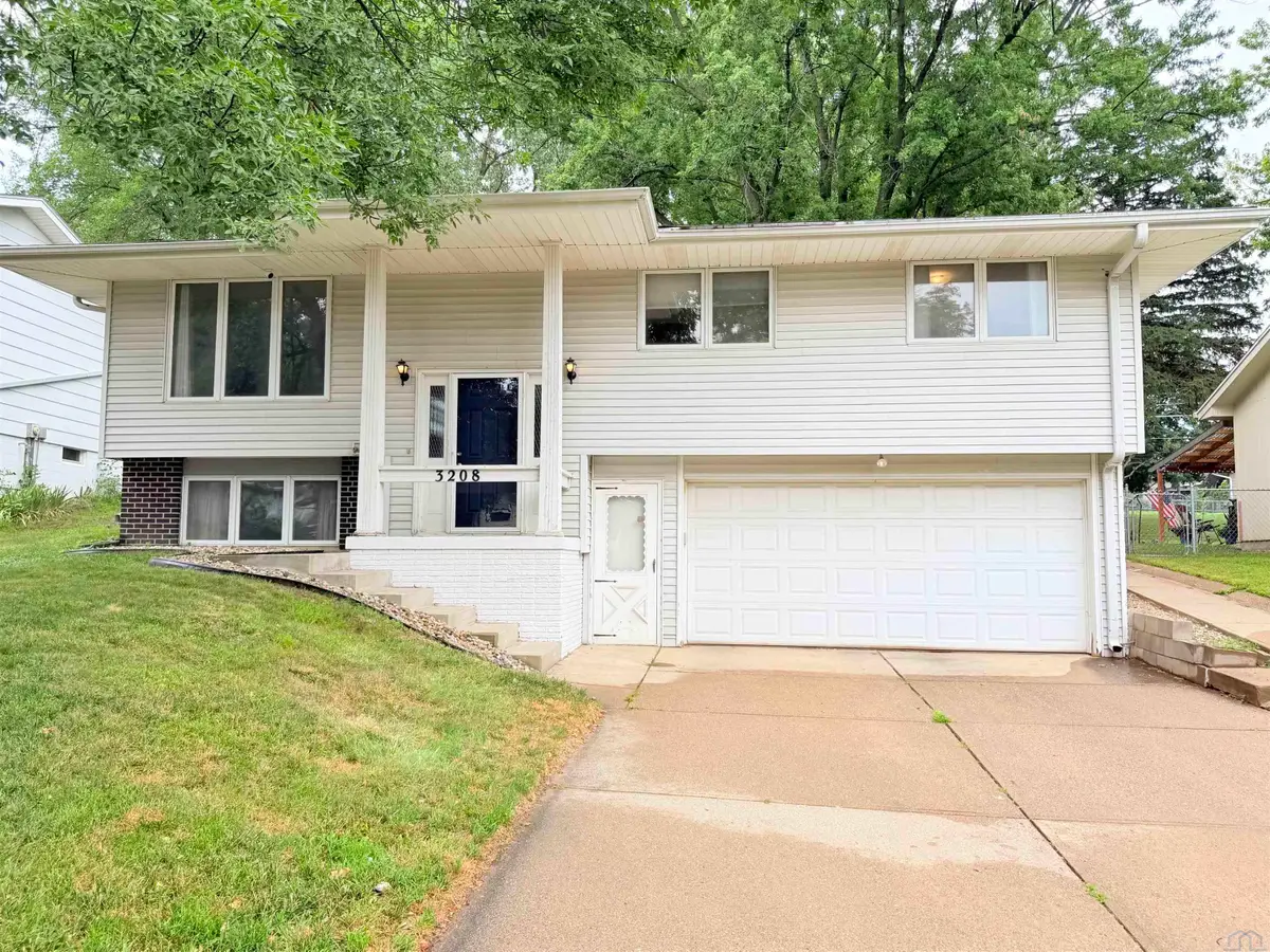 3208 Cheyenne Blvd., Sioux City, IA 51104 - #1