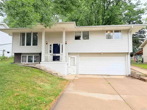 3208 Cheyenne Blvd., Sioux City, IA 51104