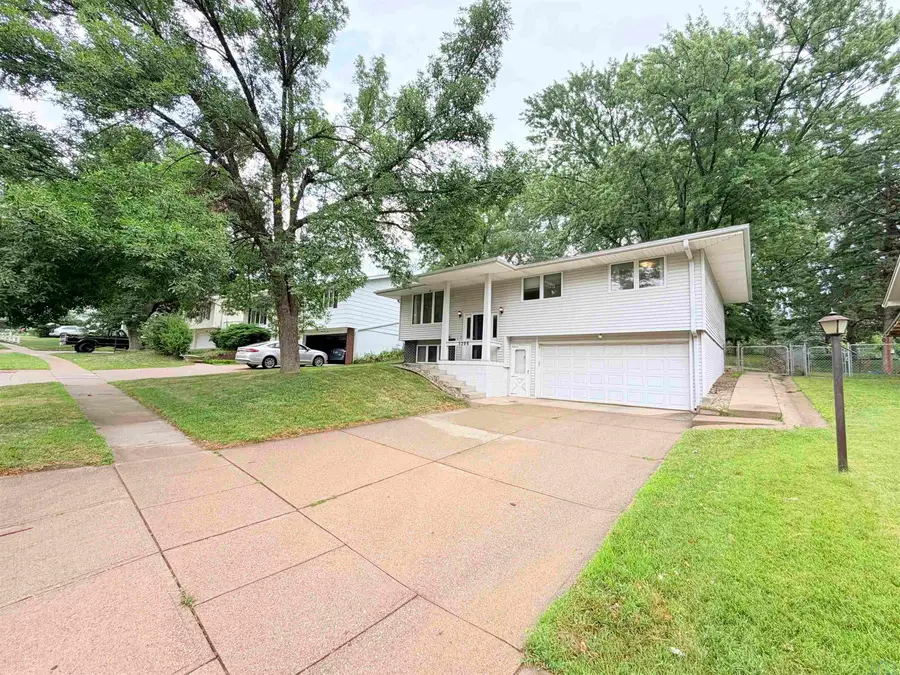 3208 Cheyenne Blvd., Sioux City, IA 51104 - #2