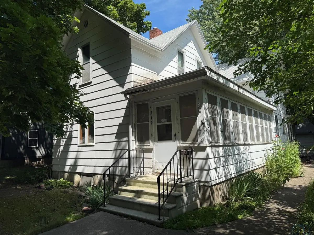 217 S 3rd St, Laurens, IA 50554 - #1