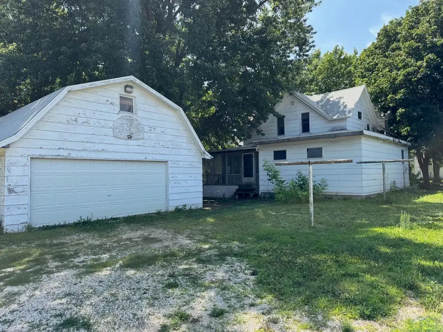217 S 3rd St, Laurens, IA 50554 - #2