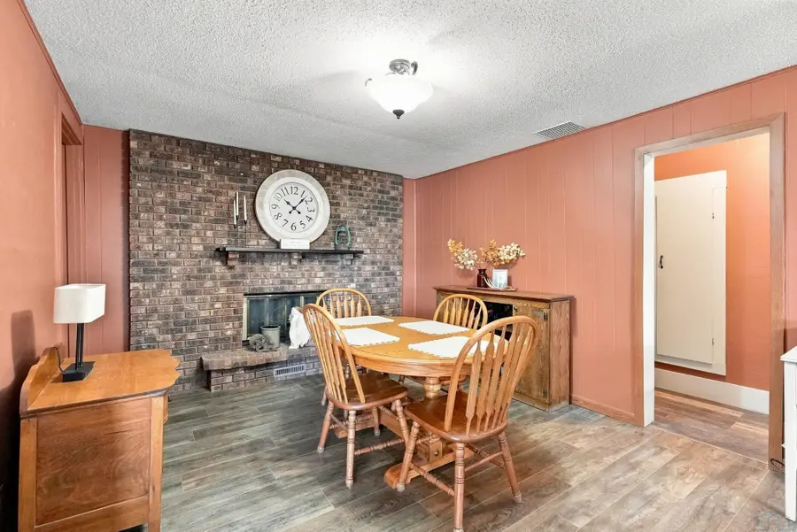 1112 Broadway Street, Larchwood, IA 51241 - #2