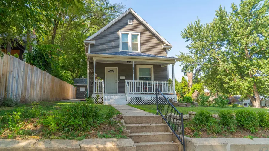 1217 22ND ST, Sioux City, IA 51104 - #2