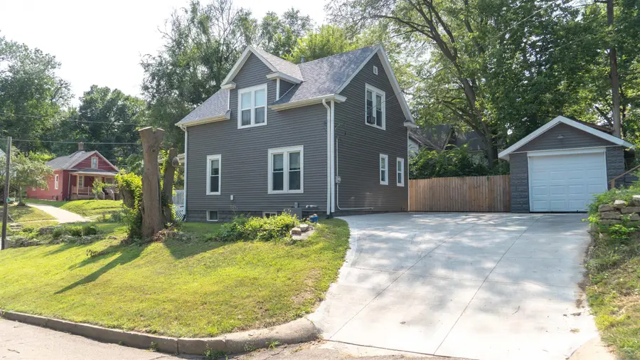 1217 22ND ST, Sioux City, IA 51104 - #3