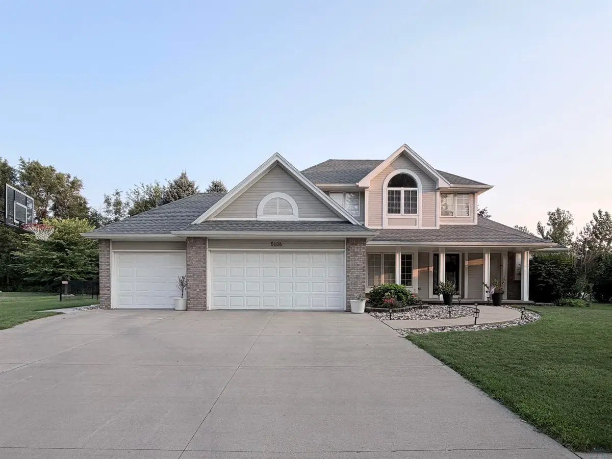 5606 LYONS CT, Sioux City, IA 51106 - #1