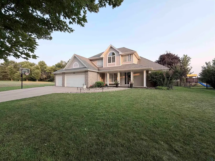 5606 LYONS CT, Sioux City, IA 51106 - #2