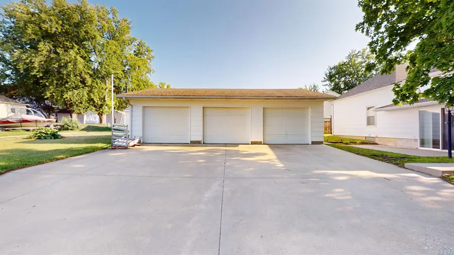 401 Peterson St, Alta, IA 51002 - #2