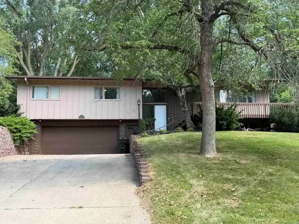 4708 Perry Way, Sioux City, IA 51104