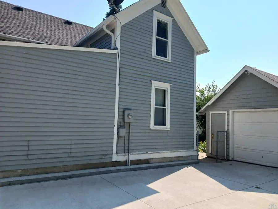 722 E MAIN, Vermillion, SD 57069 - #3