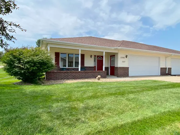 1290 2nd Ave Se #107, LeMars, IA 51031