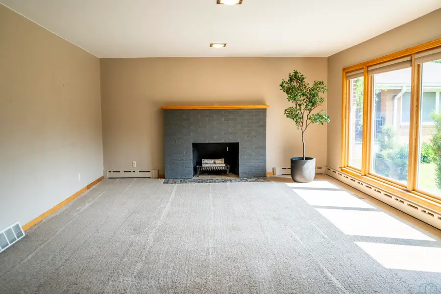 206 NW 8th St, Pocahontas, IA 50574 - #3