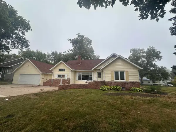 3 VISTA DR, Storm Lake, IA 50588