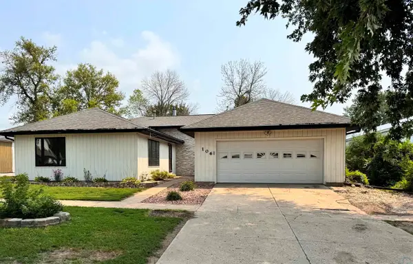 106 Carroll St, Sanborn, IA 51248