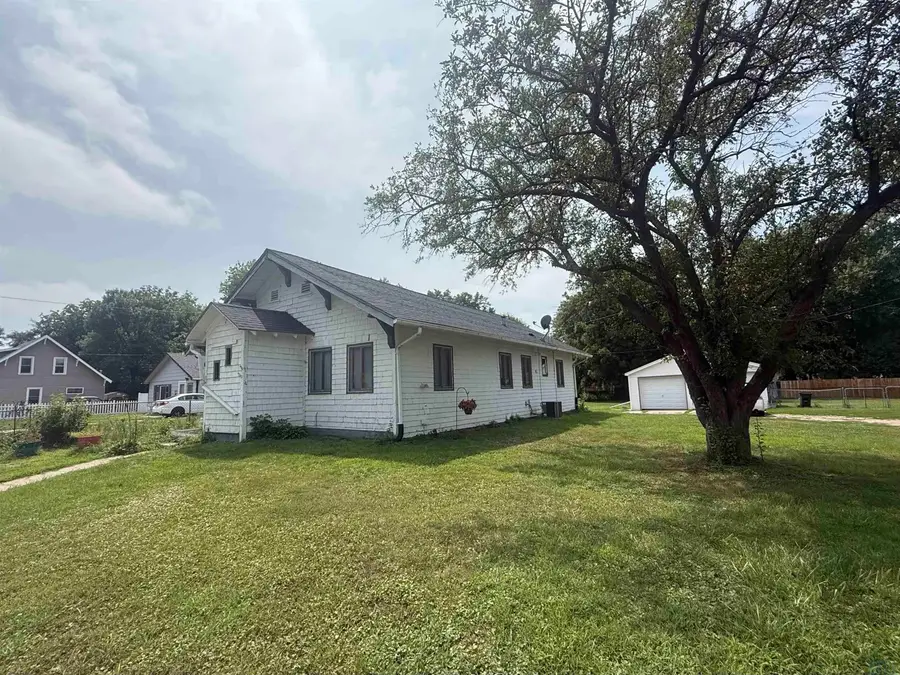 2223 Myrtle Street, Sioux City, IA 51103 - #2
