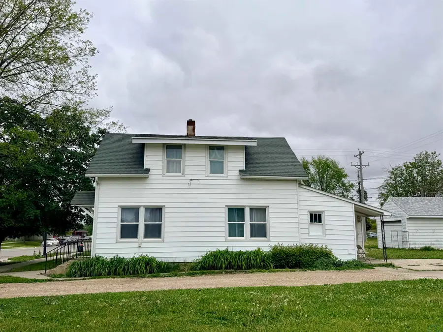 725 ERIE ST, Storm Lake, IA 50588 - #2