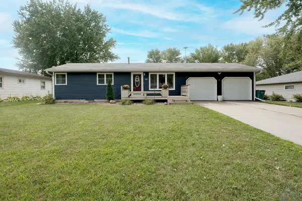 110 Louisiana Ave SW, Orange City, IA 51041
