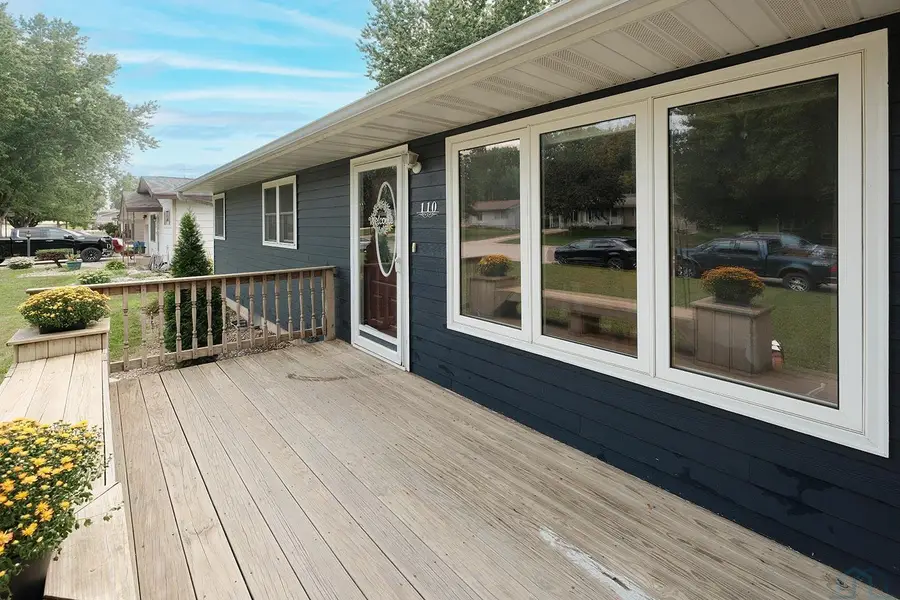 110 Louisiana Ave SW, Orange City, IA 51041 - #2