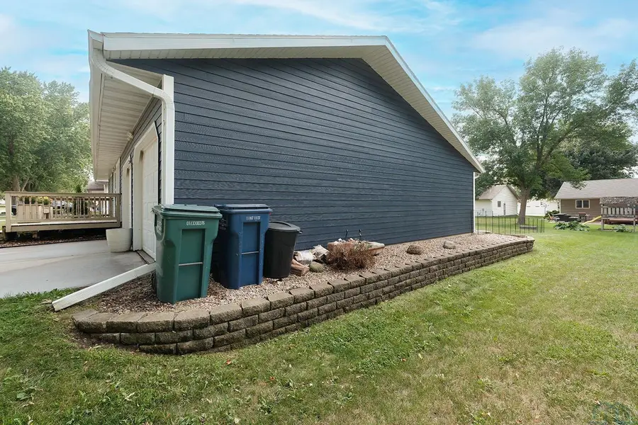 110 Louisiana Ave SW, Orange City, IA 51041 - #3