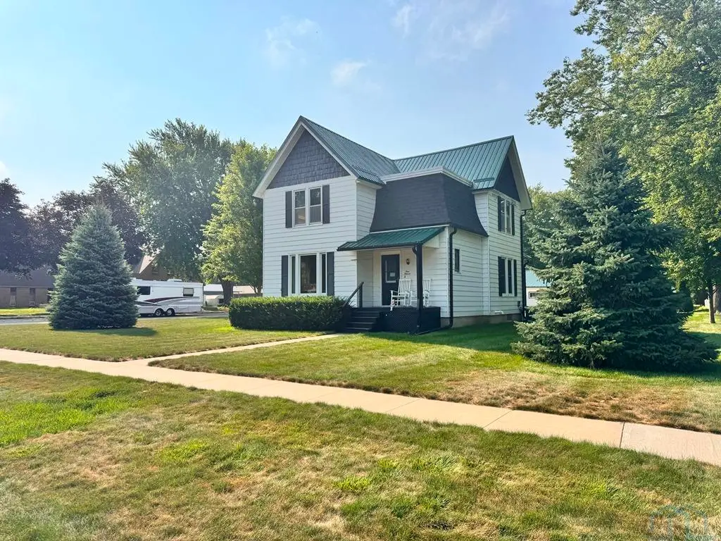 111 E 5th St, Sanborn, IA 51248 - #1