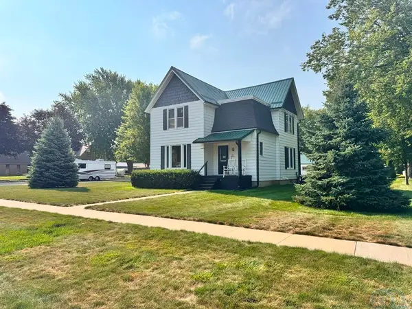 111 E 5th St, Sanborn, IA 51248