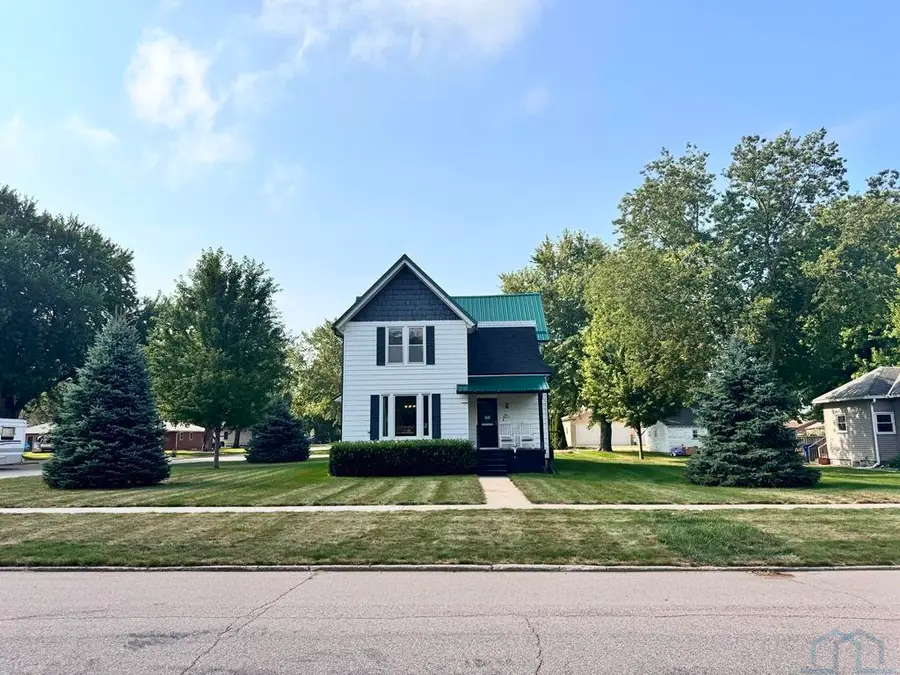 111 E 5th St, Sanborn, IA 51248 - #2
