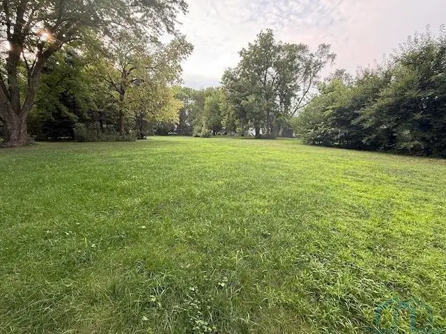 208 Carr, Vermillion, SD 57069 - #2