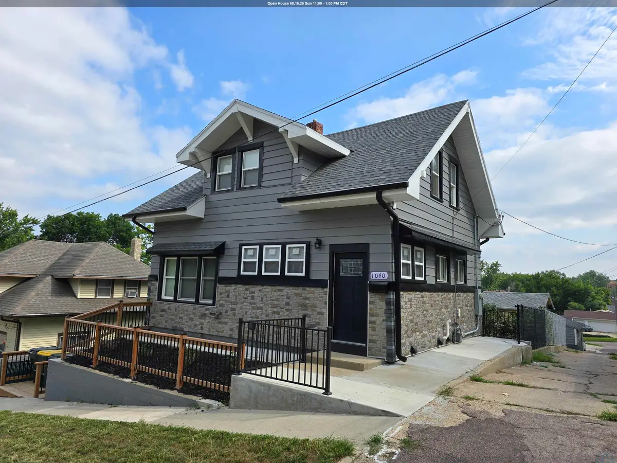 1040 Hill Ave, Sioux City, IA 51104 - #1