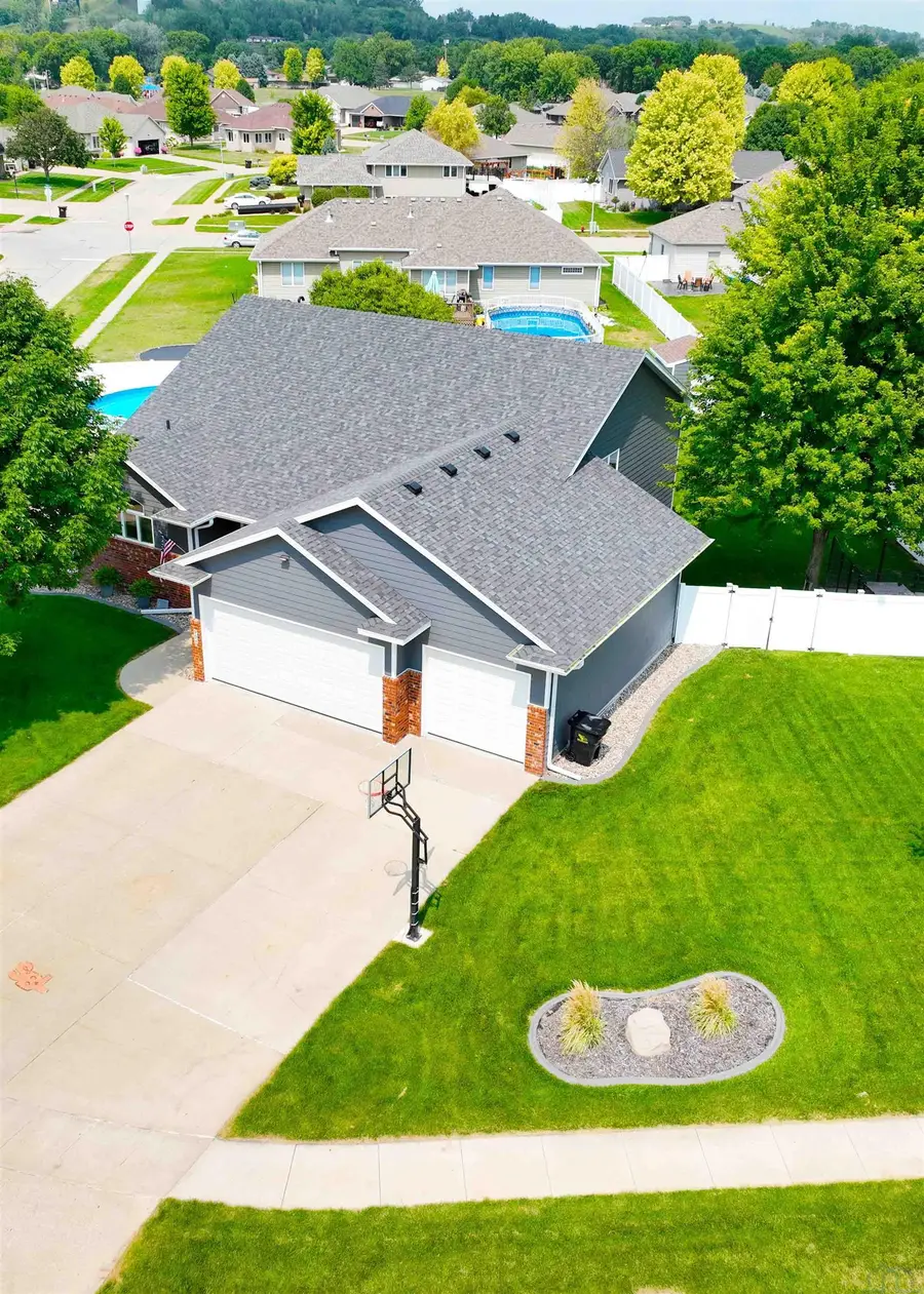 904 Clairmont Circle, Sergeant Bluff, IA 51054 - #2
