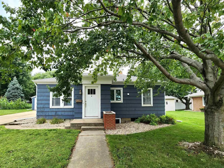 725 1st Ave. SW, Sioux Center, IA 51250 - #3