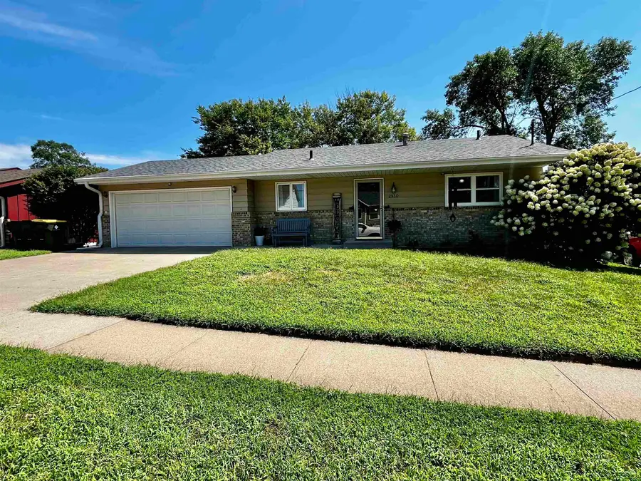 2930 S Cypress St, Sioux City, IA 51106 - #2