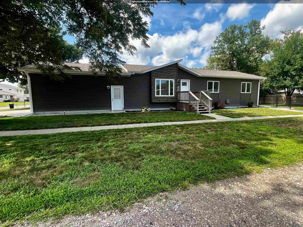 201 N Jackson St, Elk Point, SD 57025 - #1