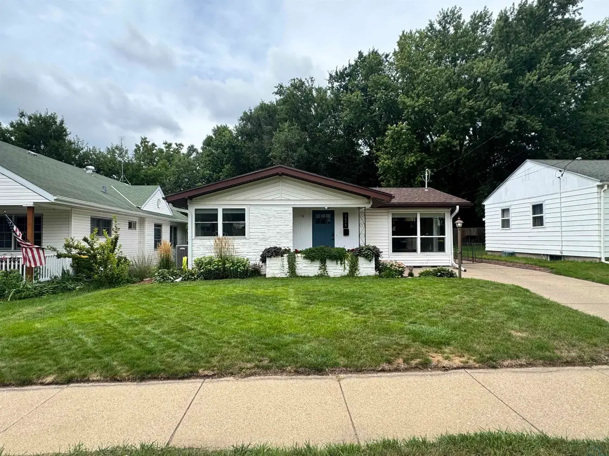 3625 Pierce St, Sioux City, IA 51104 - #1