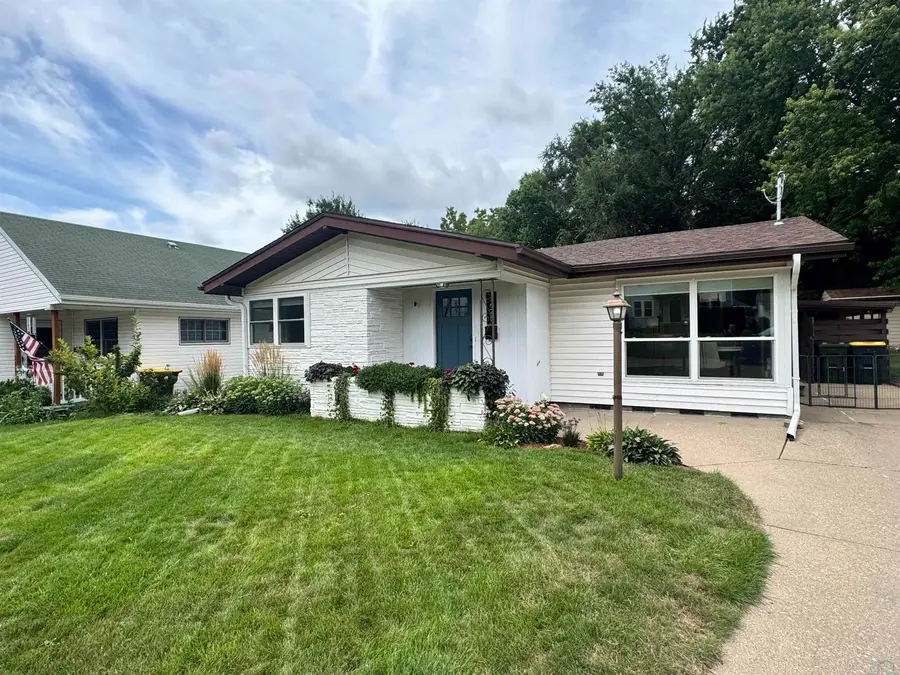 3625 Pierce St, Sioux City, IA 51104 - #3