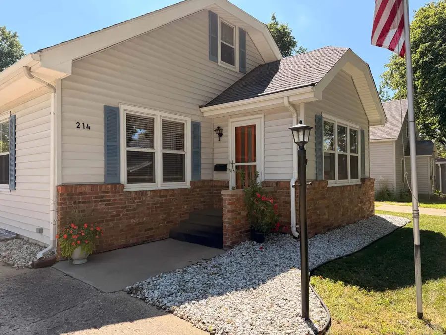 214 2nd St NW, Orange City, IA 51041 - #3